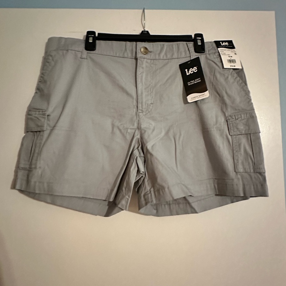 Women’s Lee Cargo Shorts Size 18